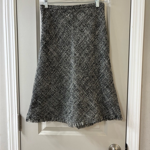 BCBGMaxAzria Dresses & Skirts - BCBG MaxAzria Elegant Gray Tweed Skirt